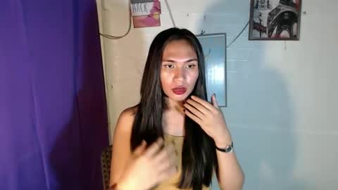 Snapshot of mouiline_rouge69 chatting on February 18, 11:22 am mouiline_rouge69 online show from February 18, 11:22 am