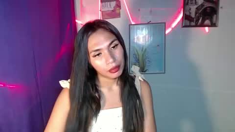 Snapshot of mouiline_rouge69 chatting on February 20, 8:17 am mouiline_rouge69 online show from February 20, 8:17 am