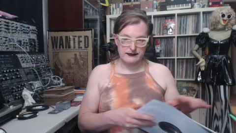 Muziknerd online show from April 14, 4:17 am