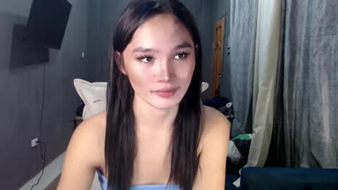 nadiestar online show from February 25, 9:20 am