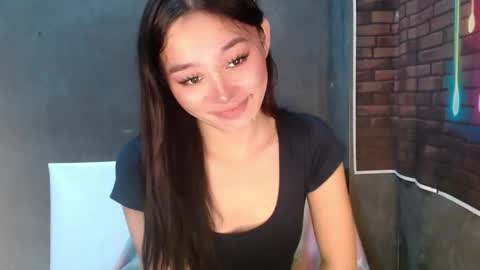 nadiestar online show from April 6, 11:49 pm