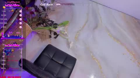 Snapshot of naughty_lizeth chatting on October 8, 9:05 pm lizeth  online show from October 8, 9:05 pm