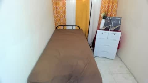 naughtyjanela online show from April 11, 7:03 am