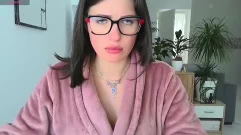 Neferutt online show from February 24, 2:43 pm