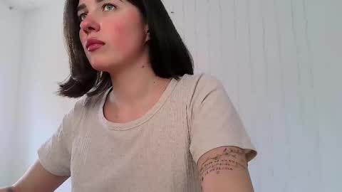 Neferutt online show from April 8, 4:08 pm