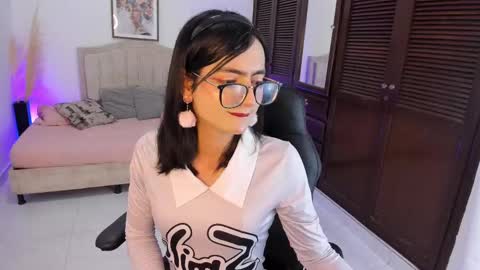 Anna Cherry online show from November 7, 7:08 am