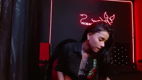 Noha Thomson online show from October 30, 6:40 pm