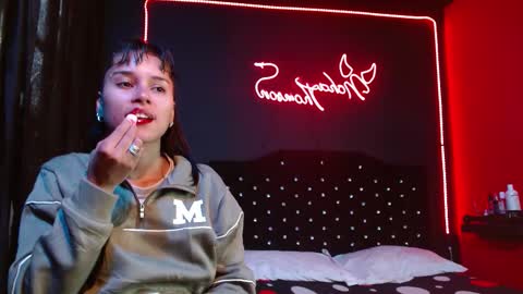 Noha Thomson online show from December 17, 7:19 pm