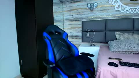 Snapshot of oliver__brown chatting on February 6, 9:49 pm Oliver  online show from February 6, 9:49 pm