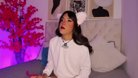 paula_hills_ online show from May 11, 10:53 am