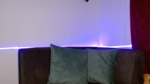 pearlatin online show from February 5, 11:54 pm