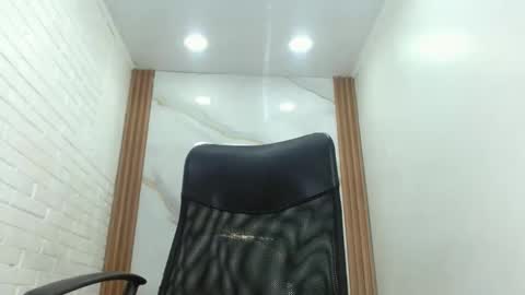 Snapshot of penelopee_rouse chatting on October 13, 11:16 pm Penelopee Rouse online show from October 13, 11:16 pm