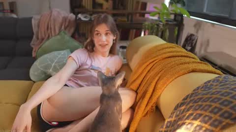 caracal online show from February 16, 9:56 pm