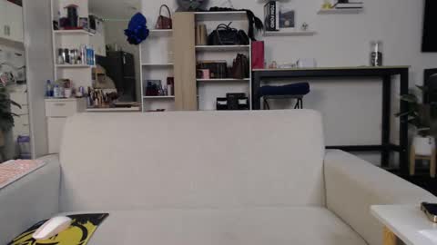 plasticgirll online show from January 20, 1:53 pm