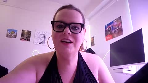 Snapshot of playfullilmissy chatting on September 25, 7:10 pm playfullilmissy online show from September 25, 7:10 pm