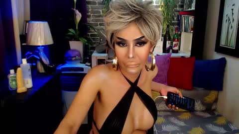 DivaGray online show from February 2, 11:15 pm