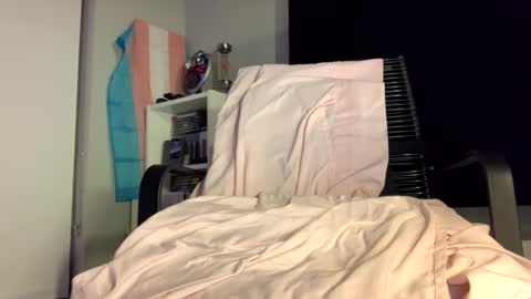 Pretty or Flacka  online show from April 17, 8:50 am