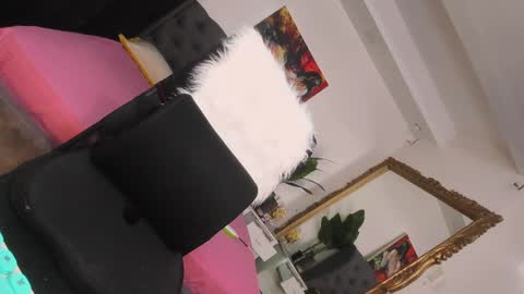 prettyjuliax online show from December 26, 8:11 pm