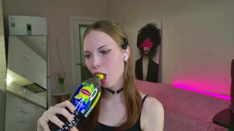 Dasha online show from April 5, 6:39 pm