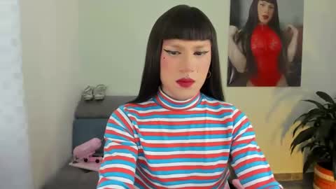 RAMONA ULLOA  online show from December 17, 7:04 pm