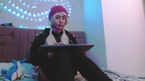 reiv_femboy online show from March 22, 5:34 am