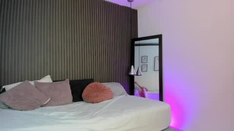 Axel online show from April 7, 8:54 pm