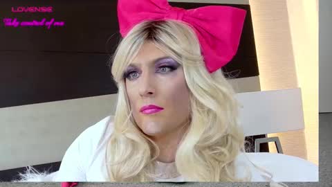 Sandy Chic online show from February 7, 12:17 pm