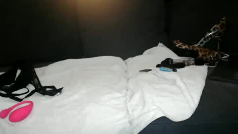 saracandybe online show from December 31, 8:37 am