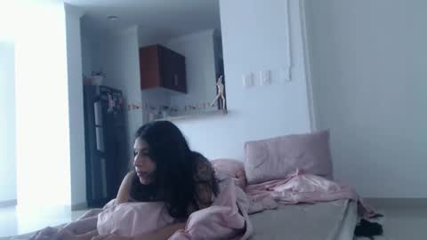 sararoussee online show from December 2, 5:05 pm