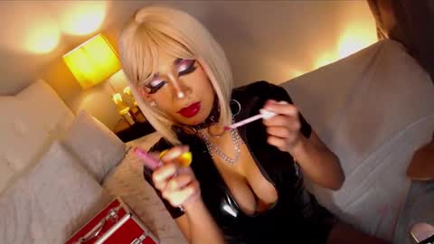 Ella online show from February 22, 10:40 am