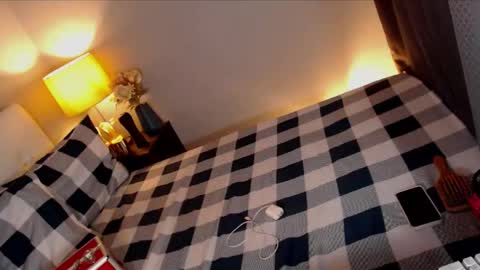 Ella online show from February 26, 9:32 am