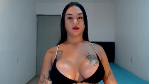 Natalia Duran online show from April 14, 9:09 pm