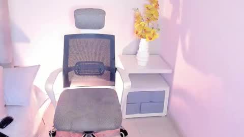 shelsy_issy online show from November 21, 10:00 pm