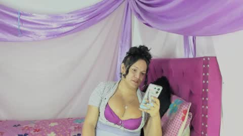 Sirena Fuentes online show from October 1, 5:30 am