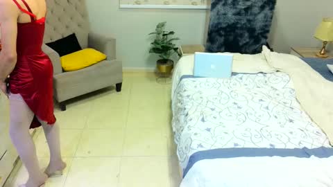 D i f a  Ana Arbeh shemale online show from April 13, 6:06 am