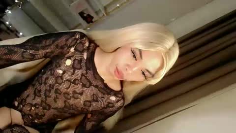 skinnytrans69 online show from March 7, 6:14 pm