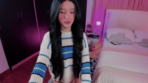 Snapshot of sophiecornett chatting on December 5, 12:06 pm    online show from December 5, 12:06 pm