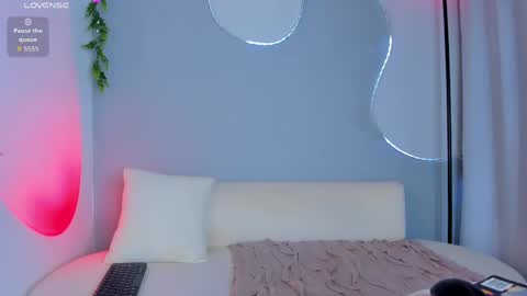 Sophie online show from April 5, 9:57 pm