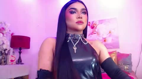 CALL ME STELLA online show from March 30, 5:30 am