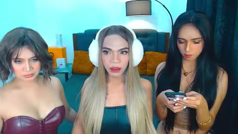 stephanie online show from December 5, 8:31 am