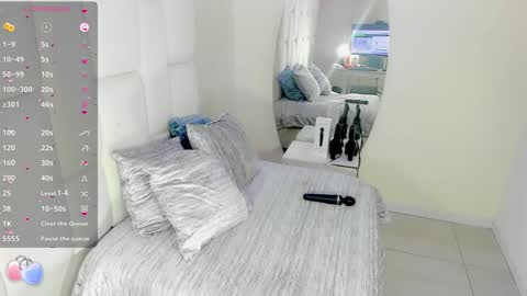 suxansexyhott online show from February 4, 8:38 pm