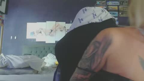 tatuada_safada online show from April 30, 12:05 am