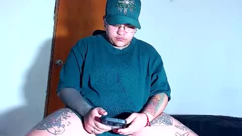 Charlee He online show from April 5, 7:45 pm