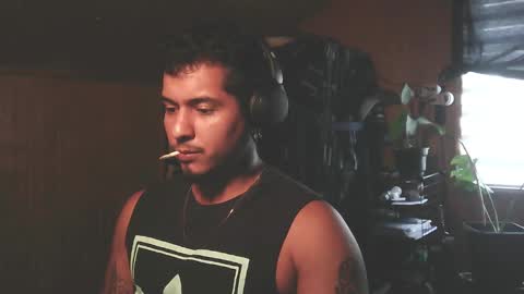 Milo online show from December 15, 6:15 pm