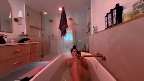 babygirlmami online show from February 10, 10:28 pm