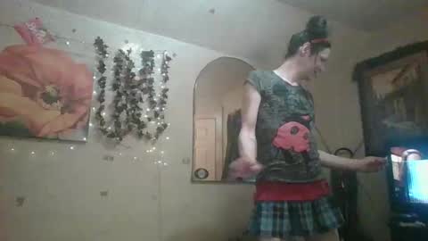 sillymillie0 online show from April 3, 11:46 pm