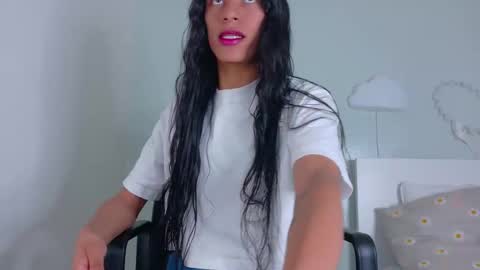 Snapshot of tiana_cinnamon chatting on October 15, 8:20 pm TIANA online show from October 15, 8:20 pm