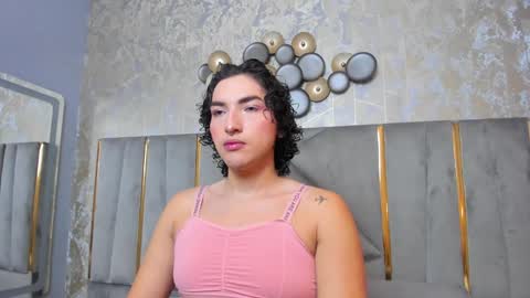 Snapshot of tomlondon_ chatting on December 22, 11:44 am online show from December 22, 11:44 am