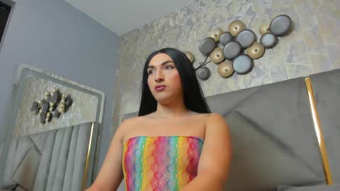 Snapshot of tomlondon_ chatting on January 8, 11:54 am online show from January 8, 11:54 am