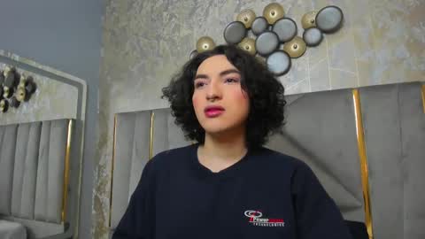 Snapshot of tomlondon_ chatting on February 19, 11:38 am online show from February 19, 11:38 am